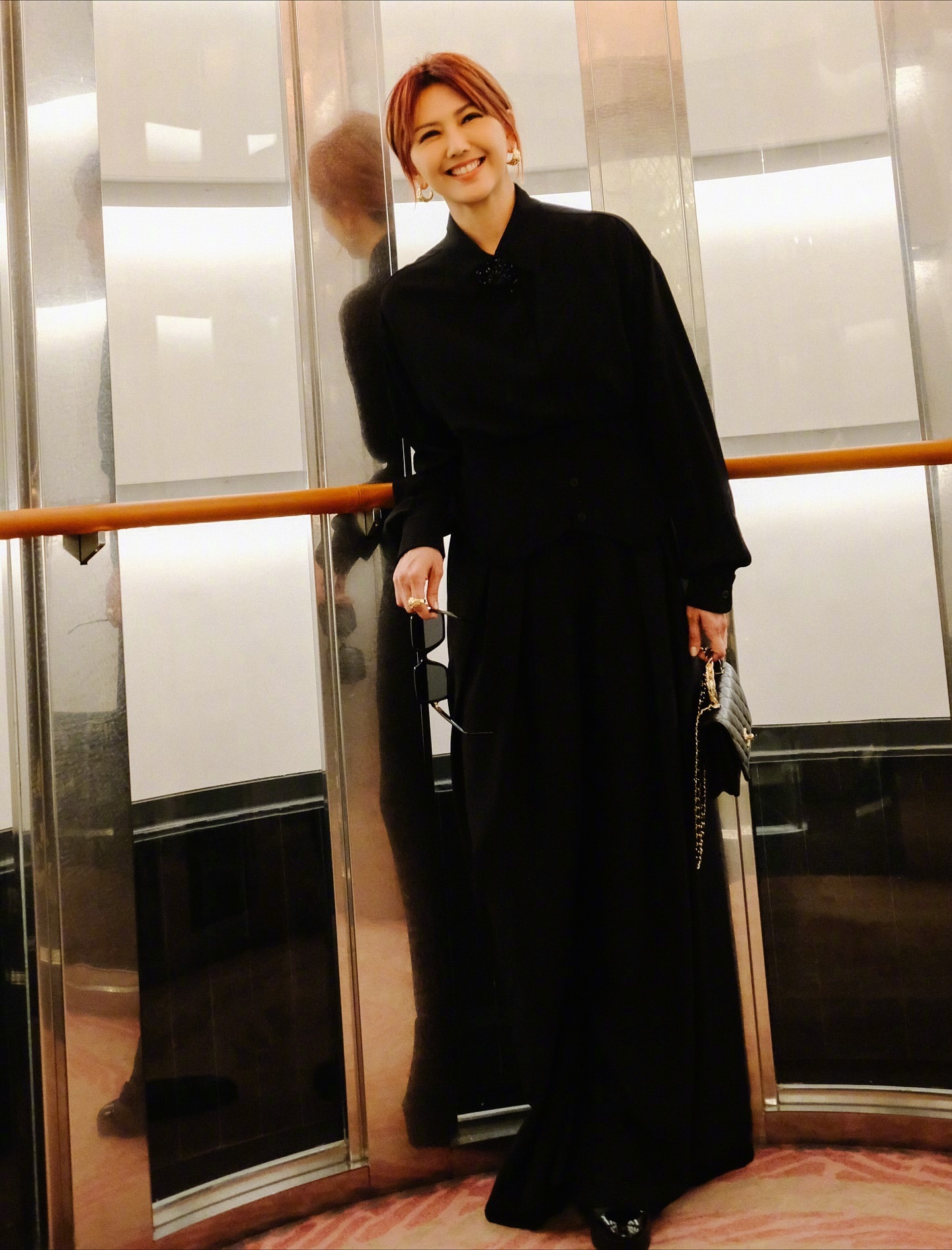出席CHANEL2026早春度假系列新加坡发布秀的孙燕姿，很低调的一身黑，