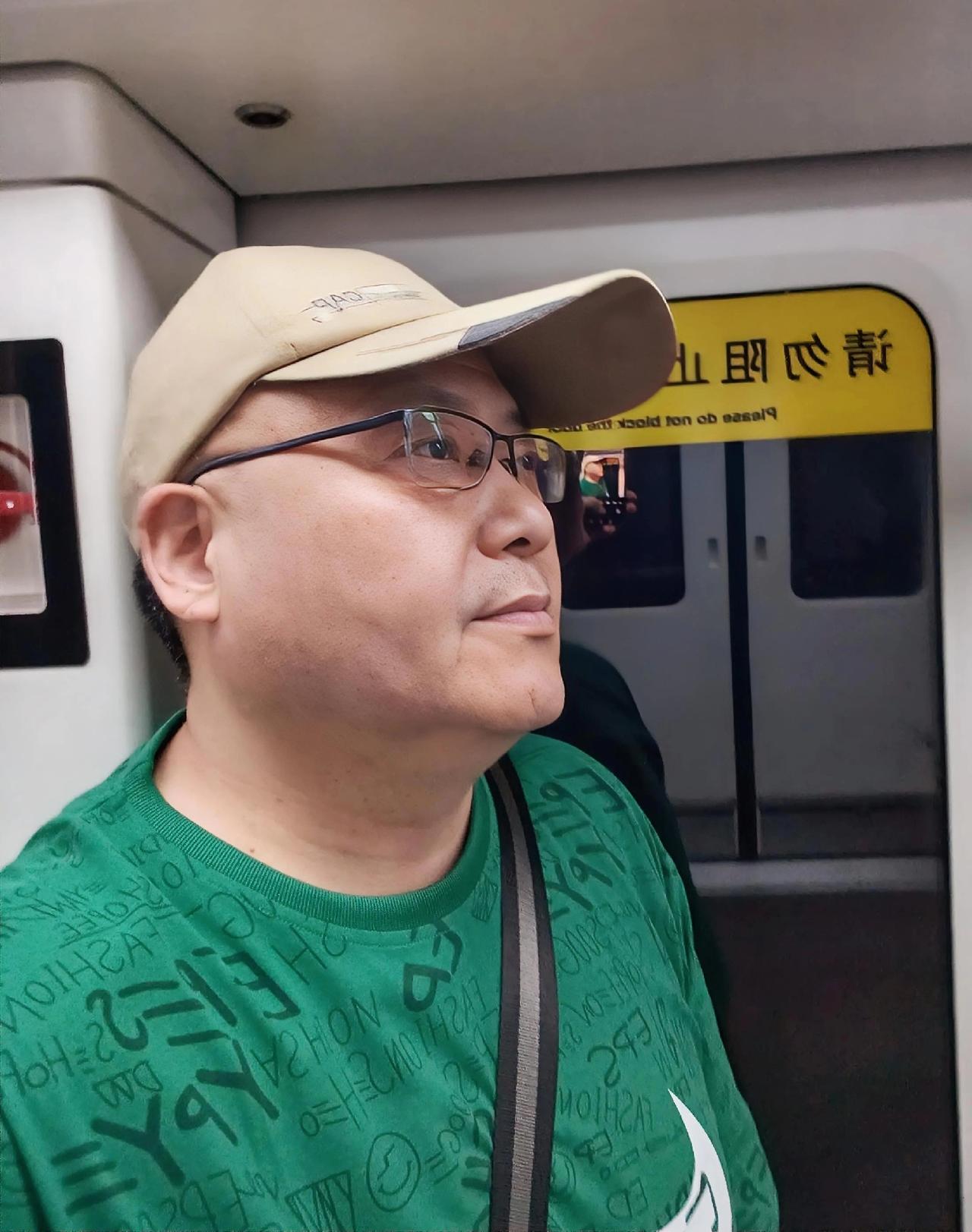 相声演员岳云鹏都瘦了(图)。据岳云鹏在综艺节目中说，主要是健康出现了一些