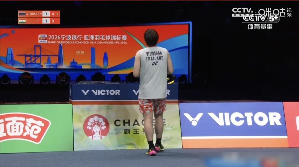 世界第一昆拉武特死死盯着计分板，宁波体育馆数千名观众瞬间陷入死寂。就在刚才，一个