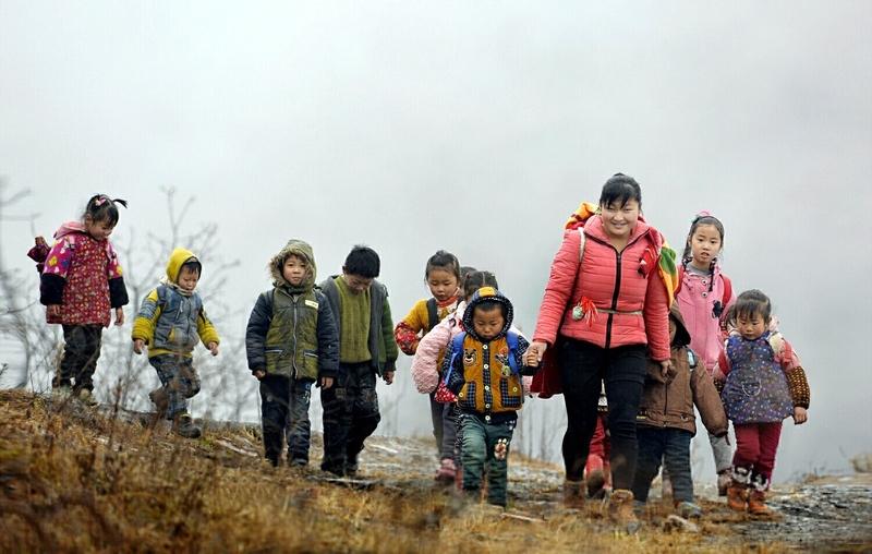 笔者调研一圈，发现乡村学校80后教师有很多都是副高职称，而县城学校的80后教师，