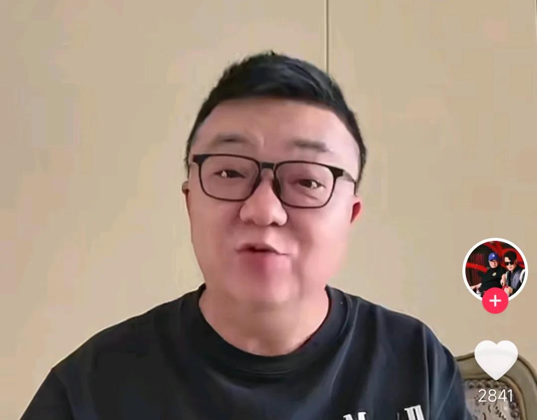 董路在直播间表示，上海海港拿冠军只能说明中超其他球队太差了。董路认为上海海港其