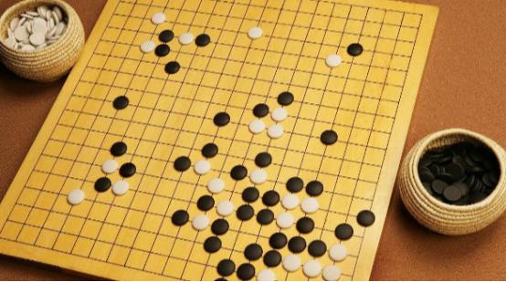 围棋培训这门生意，正在变。过去靠老师、靠口碑、靠老客户介绍，一个校区确实能活