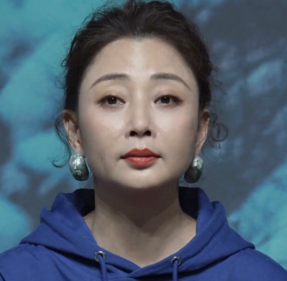 她真的是自然美，46岁这状态挺好的