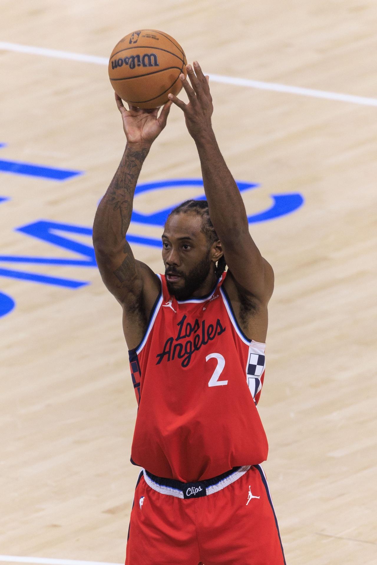 小卡爆发封神一战三节50+！快船大比分领先东部第一活塞。本场比赛前三节，34岁