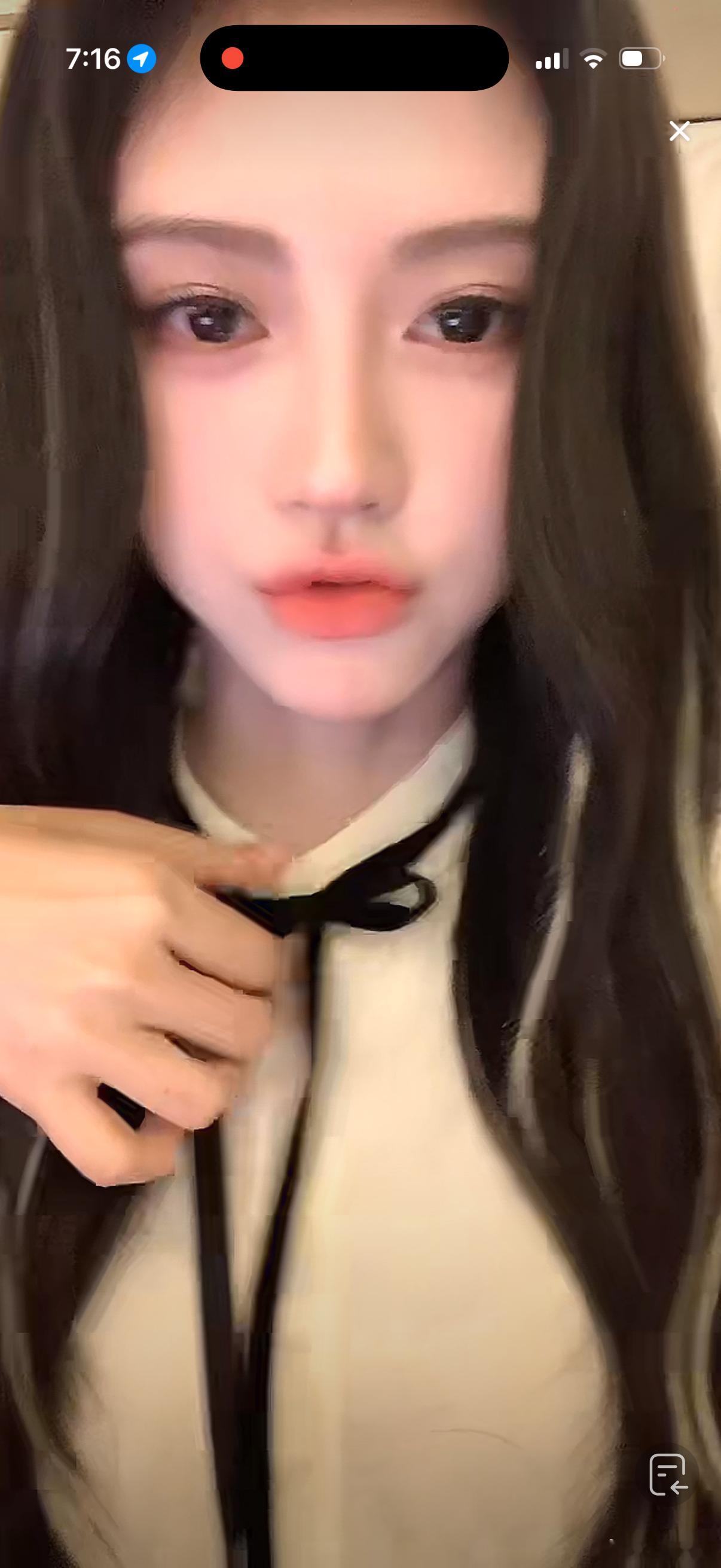鞠婧祎直播超级萌的姐姐。期待下次直播。^^​​​