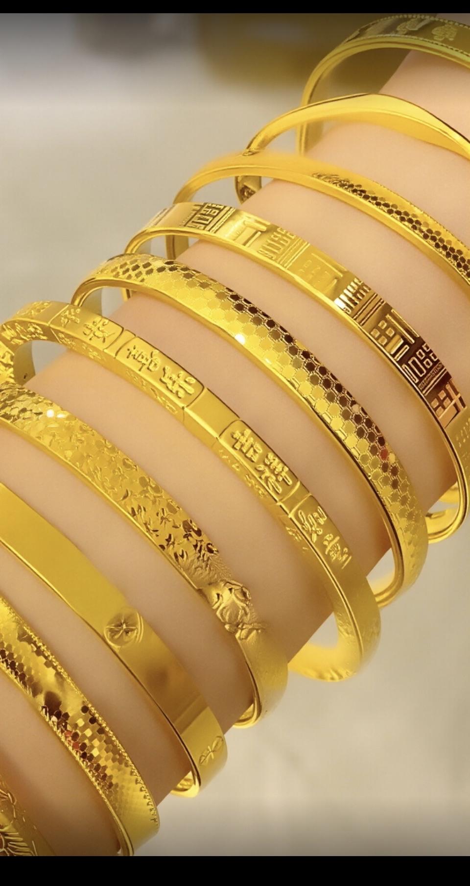 金光闪闪，富贵满溢！💎✨但现实里，不少人却在没钱的泥沼中苦苦挣扎，活得特别累。