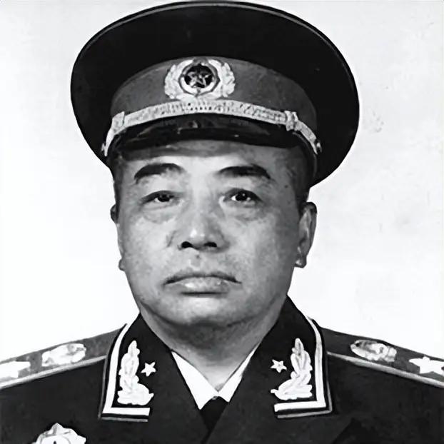 1928年彭德怀平江起义后，部队遭国民党围剿，处境危急。在一次集合讲话时，一名预