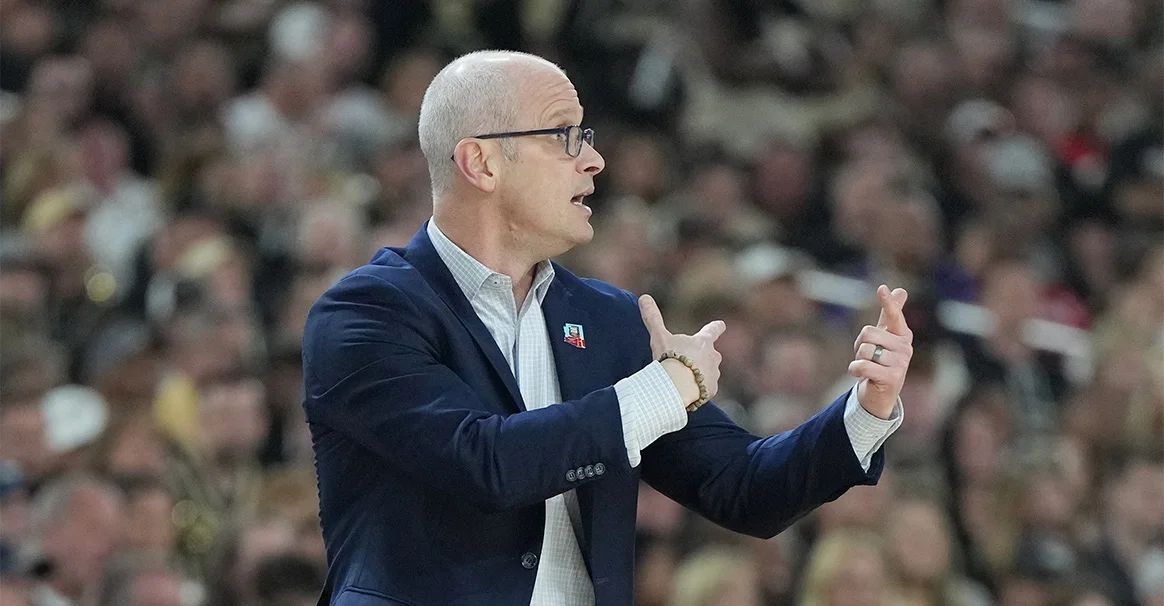 丹-赫尔利拒绝湖人7000万高薪，选择坚守康涅狄格大学争取三连冠