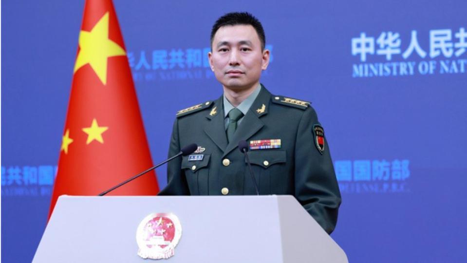 国防部这就叫“顶级凡尔赛”！一句“我不了解”，看似是回避，实则是对西方媒体最轻蔑