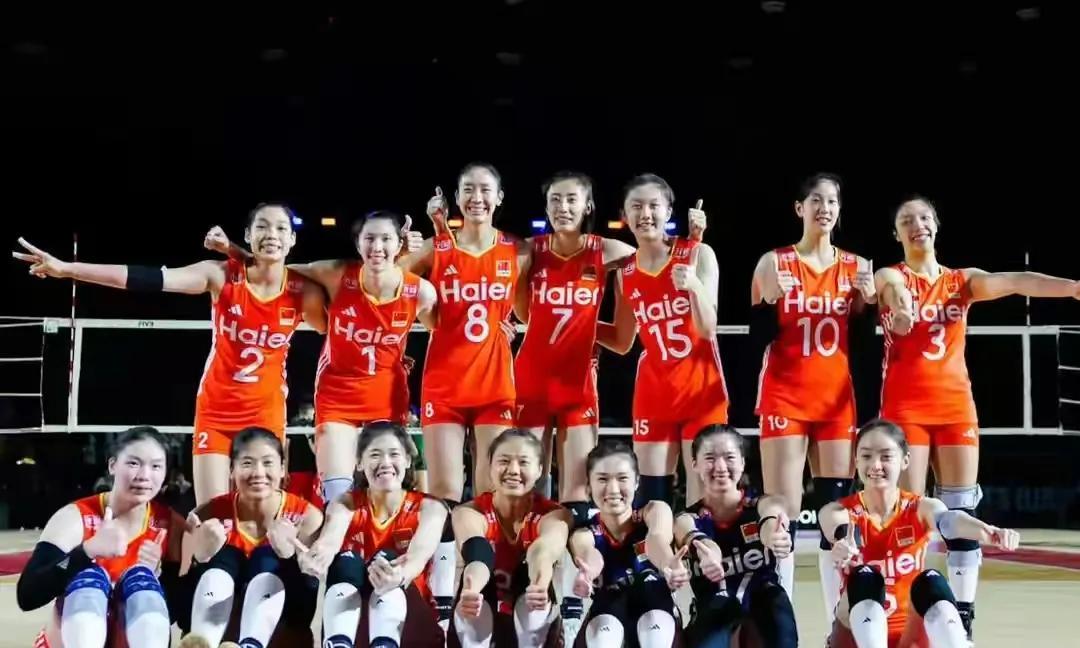 中国女排3-1战胜哥伦比亚，取得两连胜之后，所在小组最新积分榜如下:胜6局负0