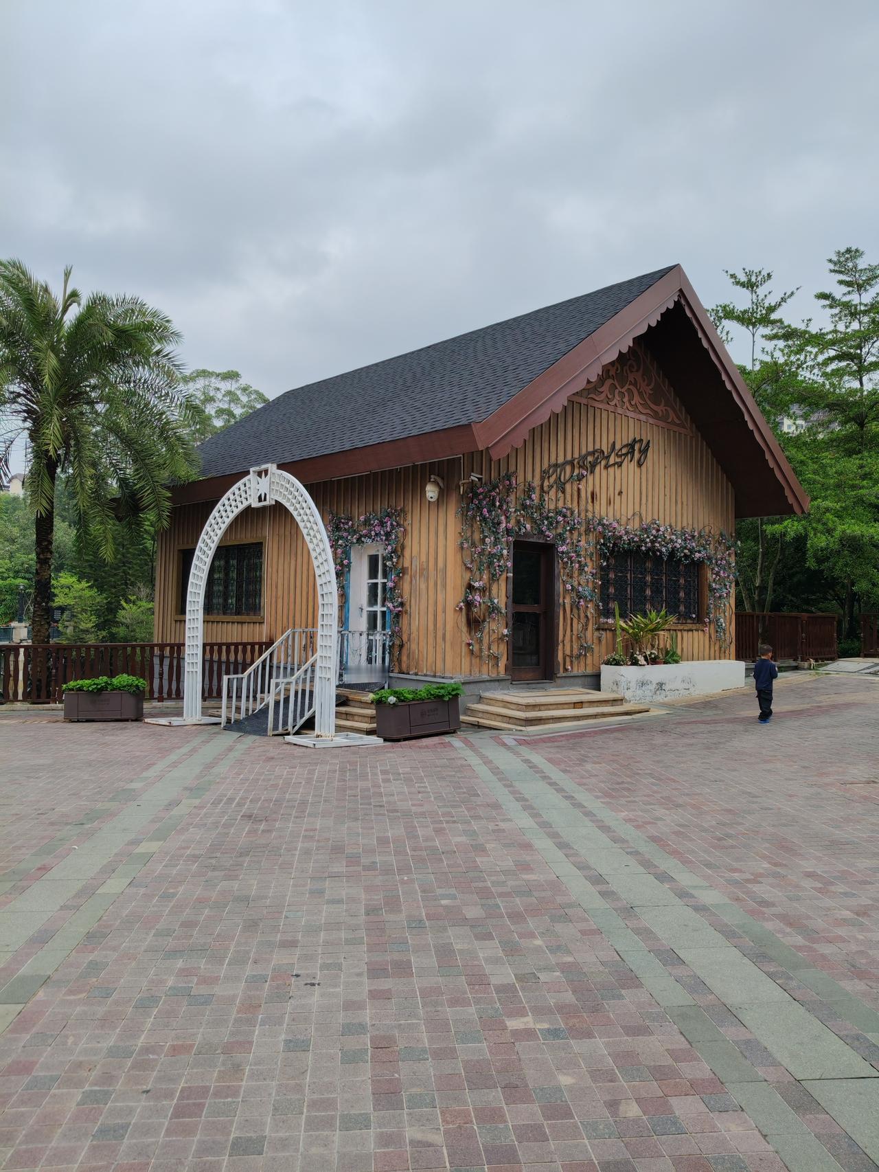 这个问题不解决就比较难让学生身上有汗。学生要出汗，就是需要上体育课，也需要上劳