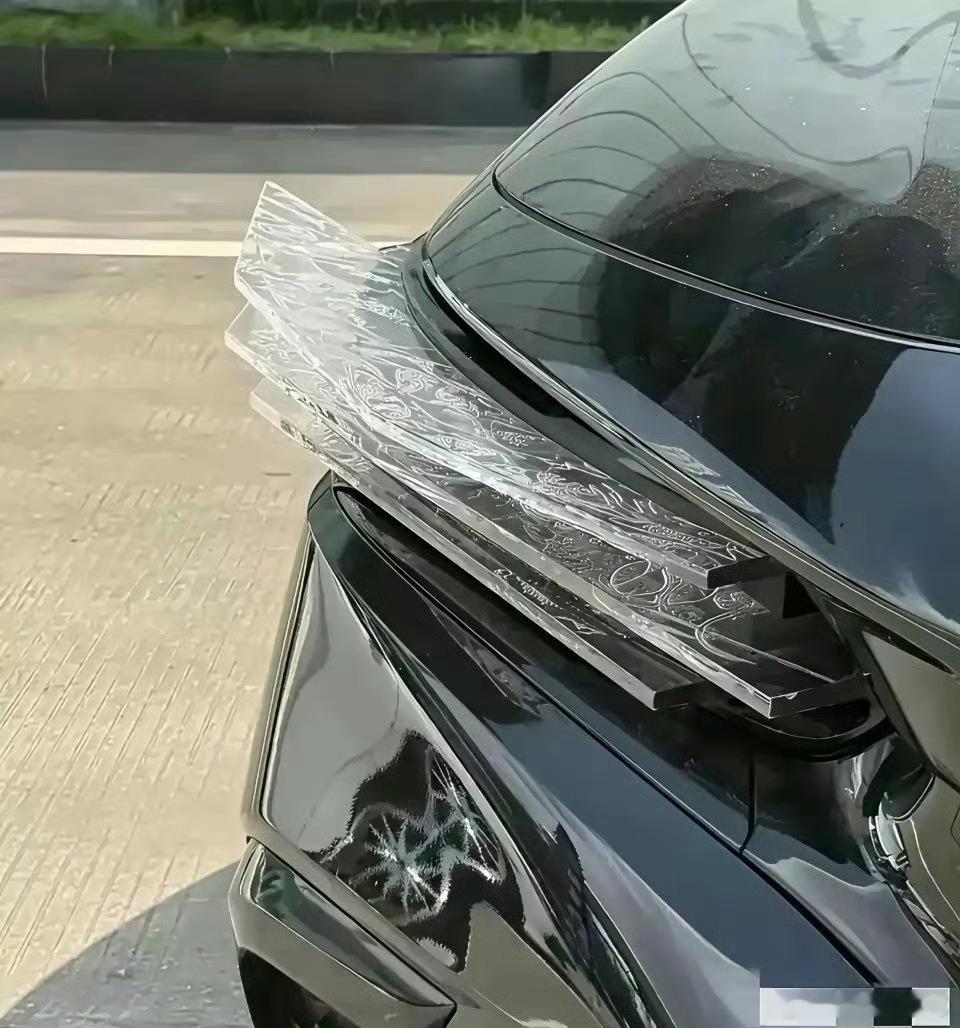 这车是能合法上路的吗？乍一看还以为是啥事故车被两肋插刀了大v聊车