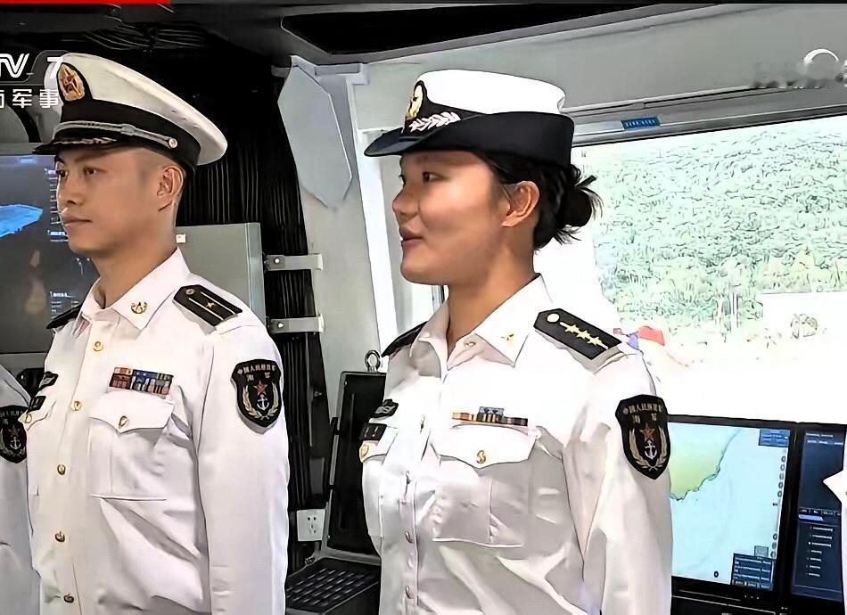 女上尉亮明的专业，让军校“冷门专业”吵翻了天！海军工程大学电磁弹射工程被嘲“小众