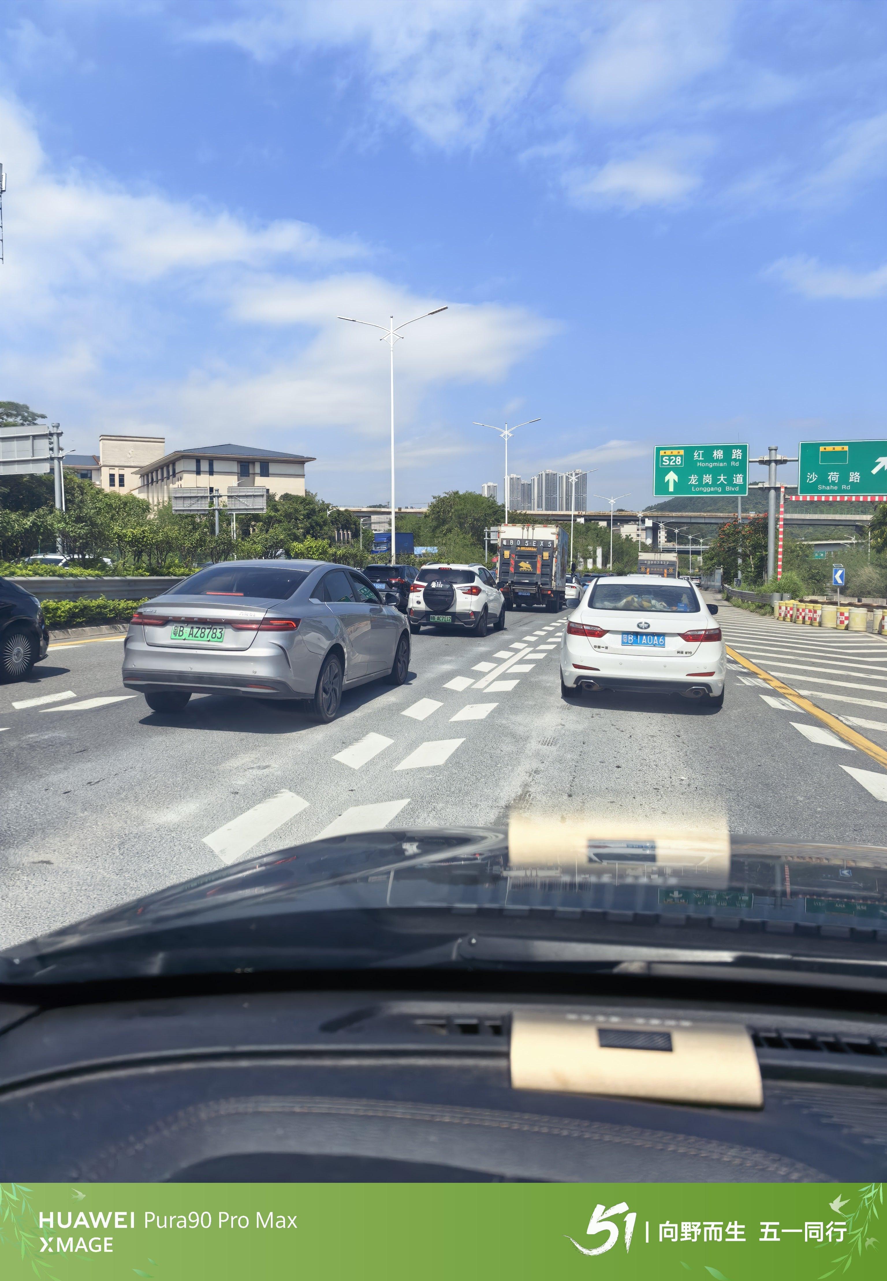 五一随手拍刚出门就开始堵车了
