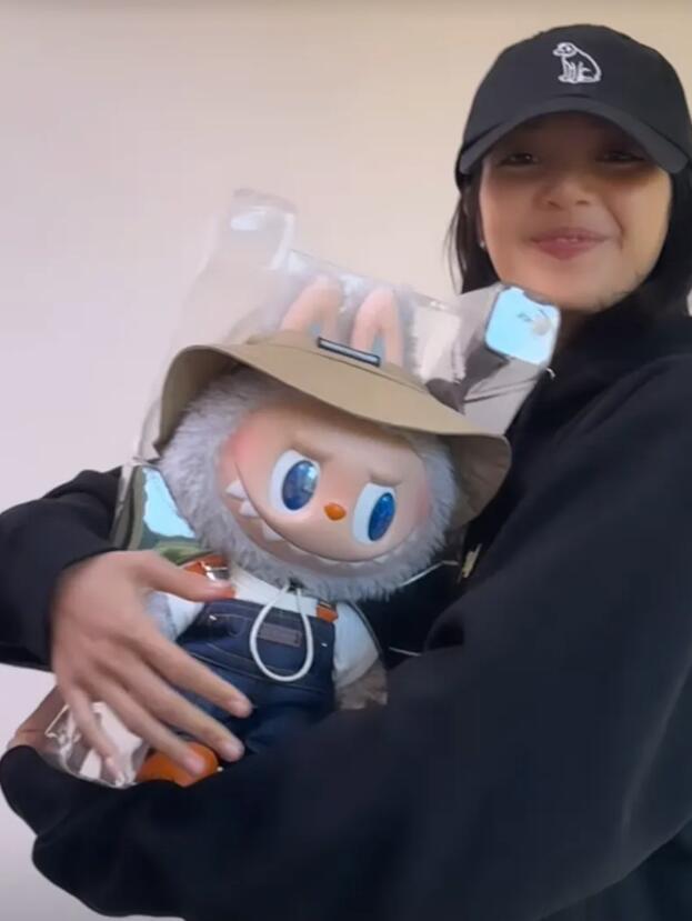 Lisa否认带火LABUBULisa不愿意代言LABUBU虽然Lisa说自己不是