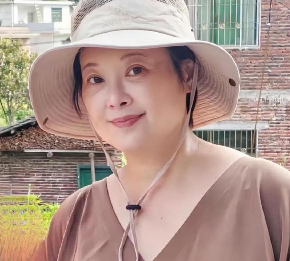 袁立评价冯小刚的《抓特务》真是一针见血，冯小当的时代过去了，他的电影也早就就被时