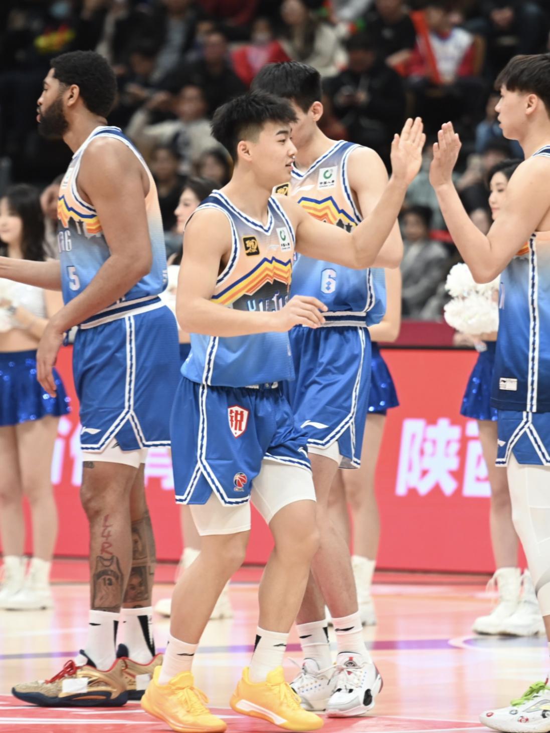 新疆夏训任务曝光，痛定思痛必做突破。新疆队在休赛期夏训任务曝光，根据总...