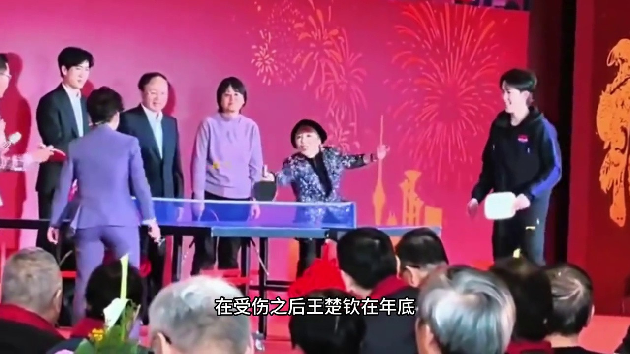 王楚钦亚洲杯震撼亮相!黑色潮服搭配口罩气场全开