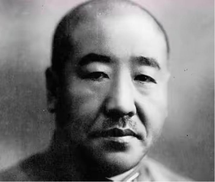 1943年4月，抗日名将庞炳勋兵败太行山，躲在山洞，谁知投降的孙殿英带日军找到了