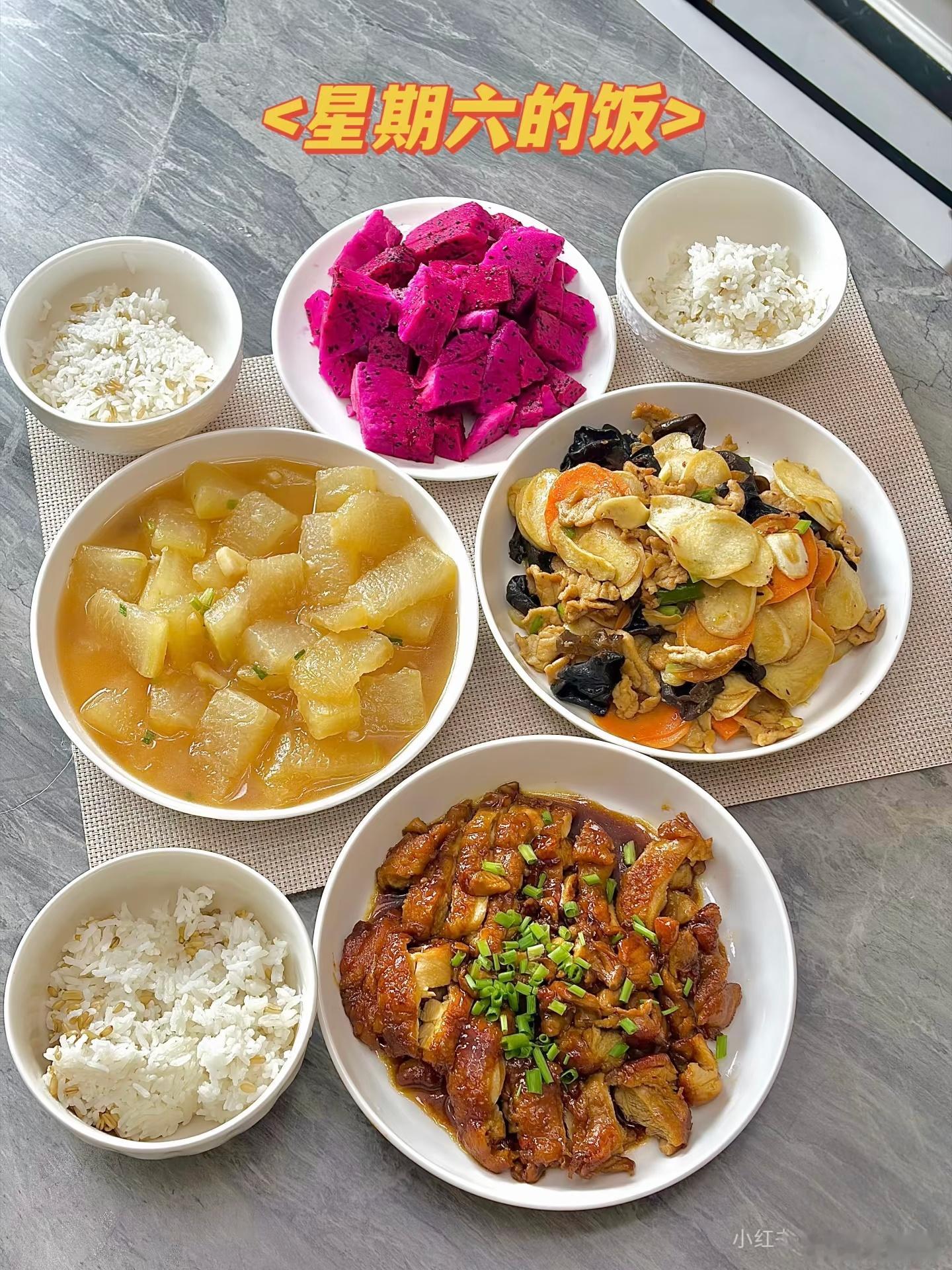 这桌菜哪个小孩能顶得住小孩子爱吃的菜。