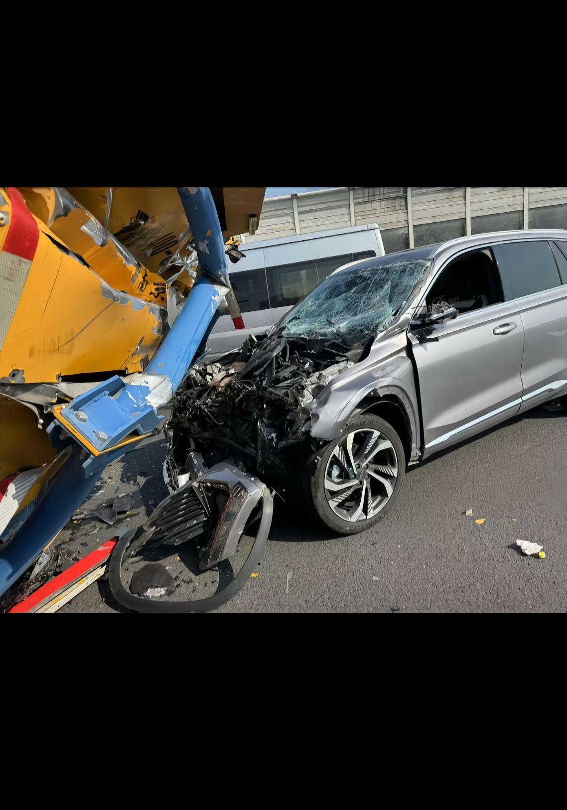 星越L有多硬？作为星越L车主，认真的说，十来万的价格区间里面它确实是相当值得相信