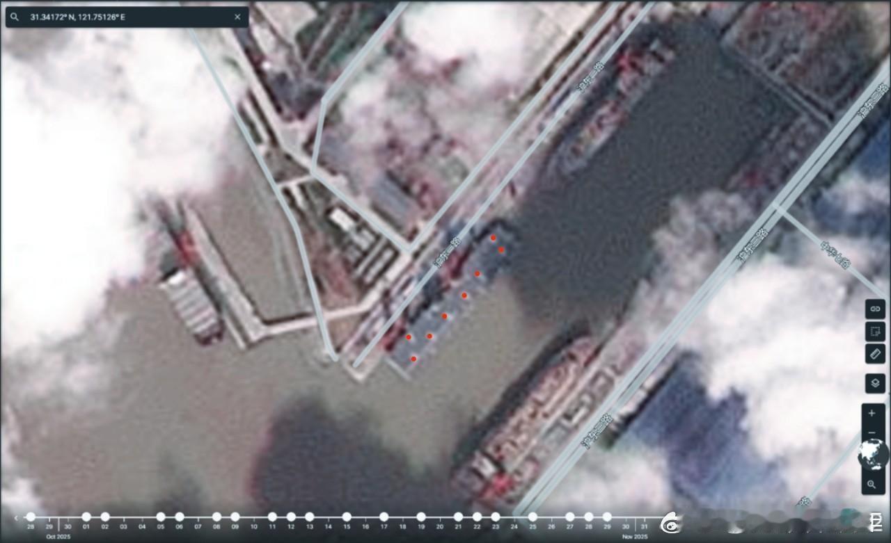 “四川”号两栖攻击舰甲板已经划线，电磁弹射器弹射小车也测试完毕，看来首次海试马上