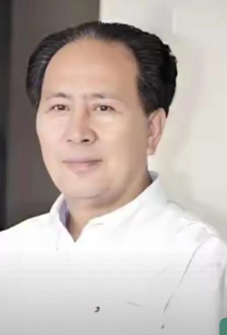 “您长得真像毛主席！”1994年，河南法官许国寅有一次坐出租车，司机一回头，看到