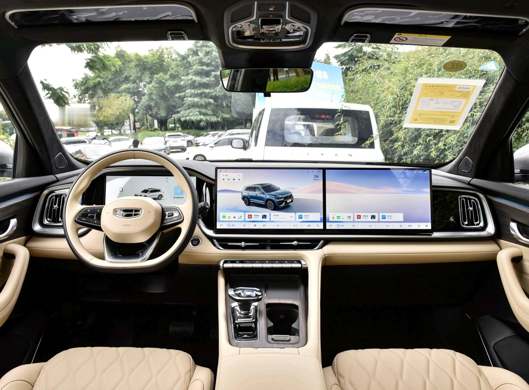 我刚发现，原来现在星越L的内饰也是两块大联屏了现在油车的智能化体验这块，也是逐渐