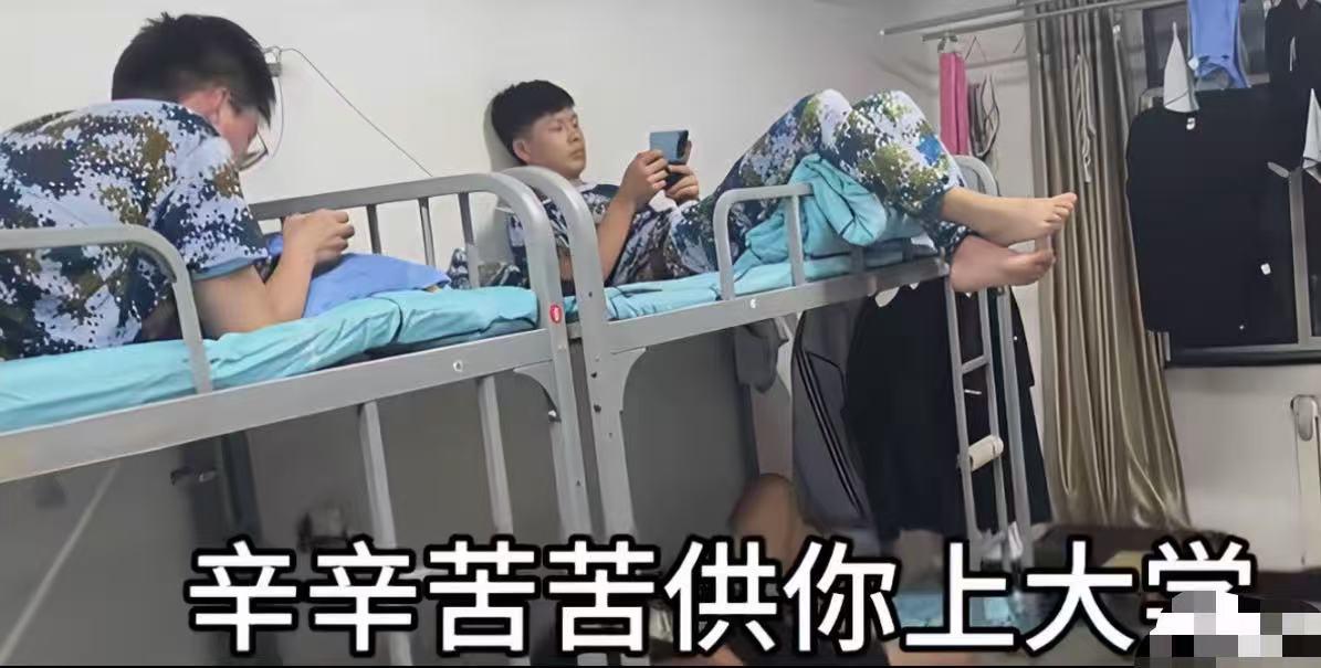 太心酸了！一位大学生母亲吐槽说：“我辛辛苦苦供你上大学，辅导员给我打电话，说你天
