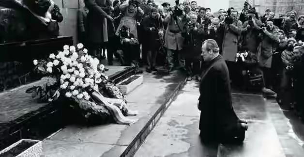 对比德国和法国，日本就是一个无赖，日本应该感到耻辱！同样背负侵略与掠夺的历