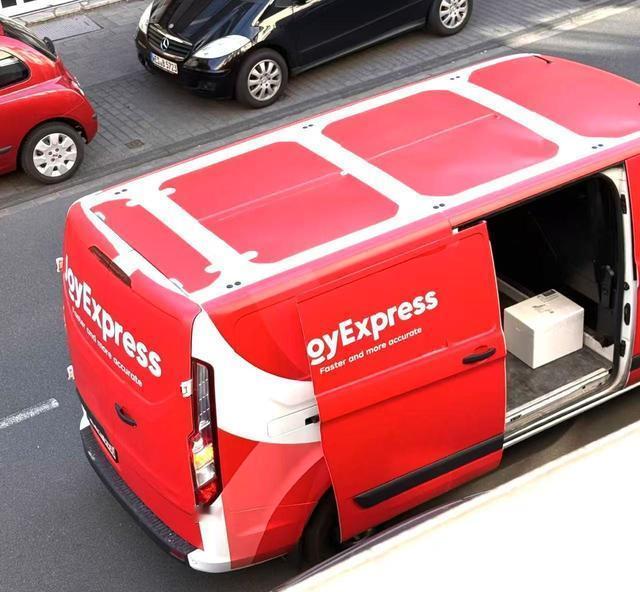 京东的快递，竟然已经出现在欧洲！中国速度，中国服务……这是要占领全世界的架式……