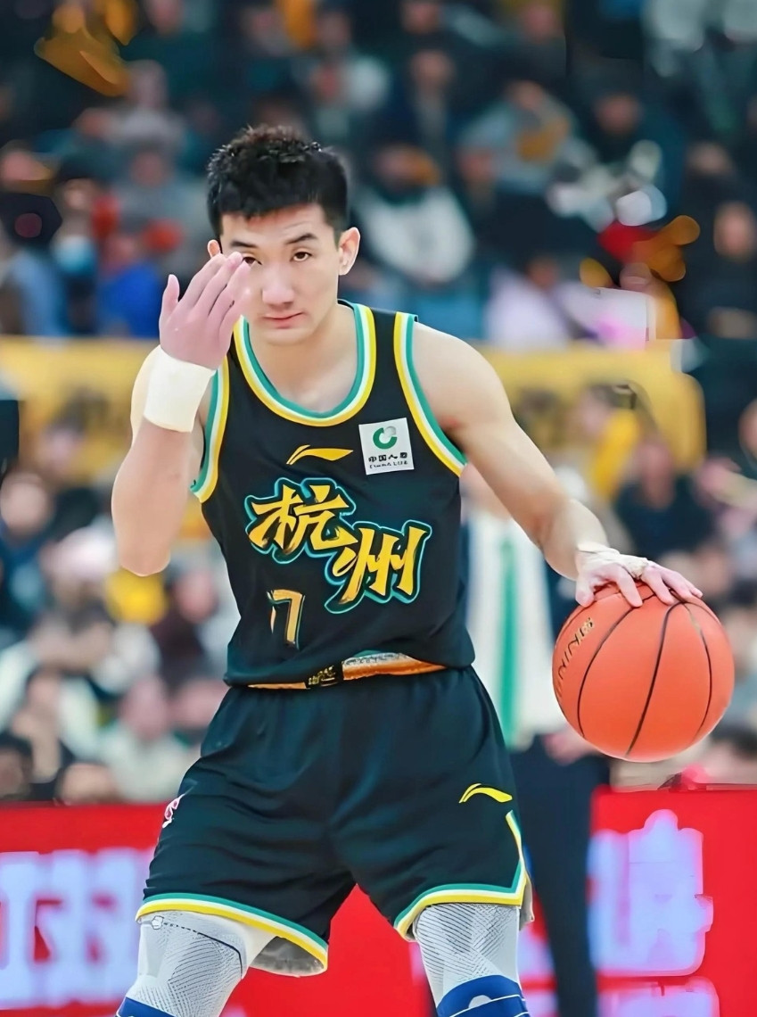 广厦这波夺冠操作简直壕无人性！楼老板连夜把全队召回杭州发钱的画面太有喜感了，感觉