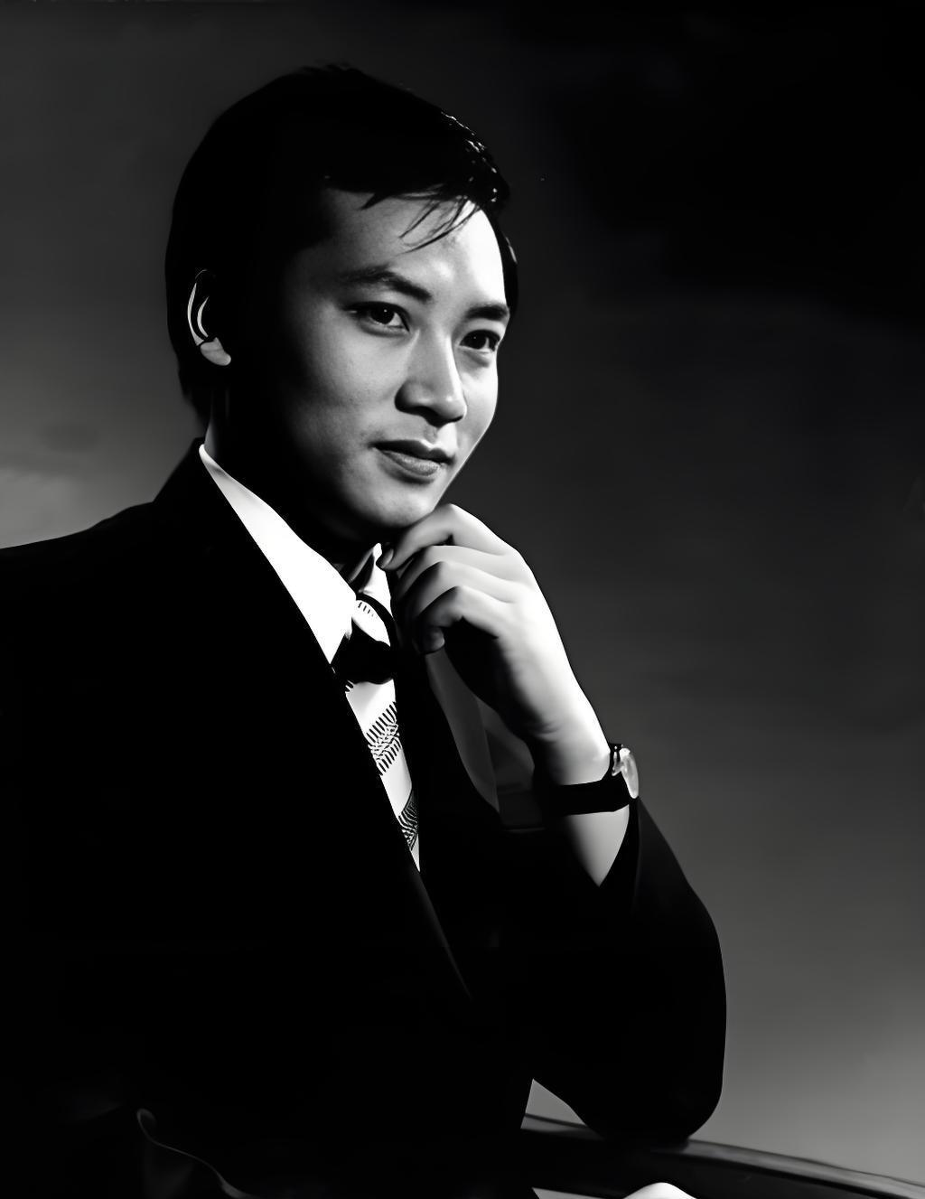 他主演的谍战剧《夜幕下的哈尔滨》、《笔中情》及《西游记》等经典影视剧，脍炙人口，