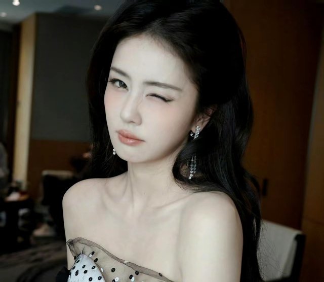 白鹿会成为下一个赵丽颖吗我个人感觉不会。俩人虽然都是非科班、靠古装剧出圈，但路子