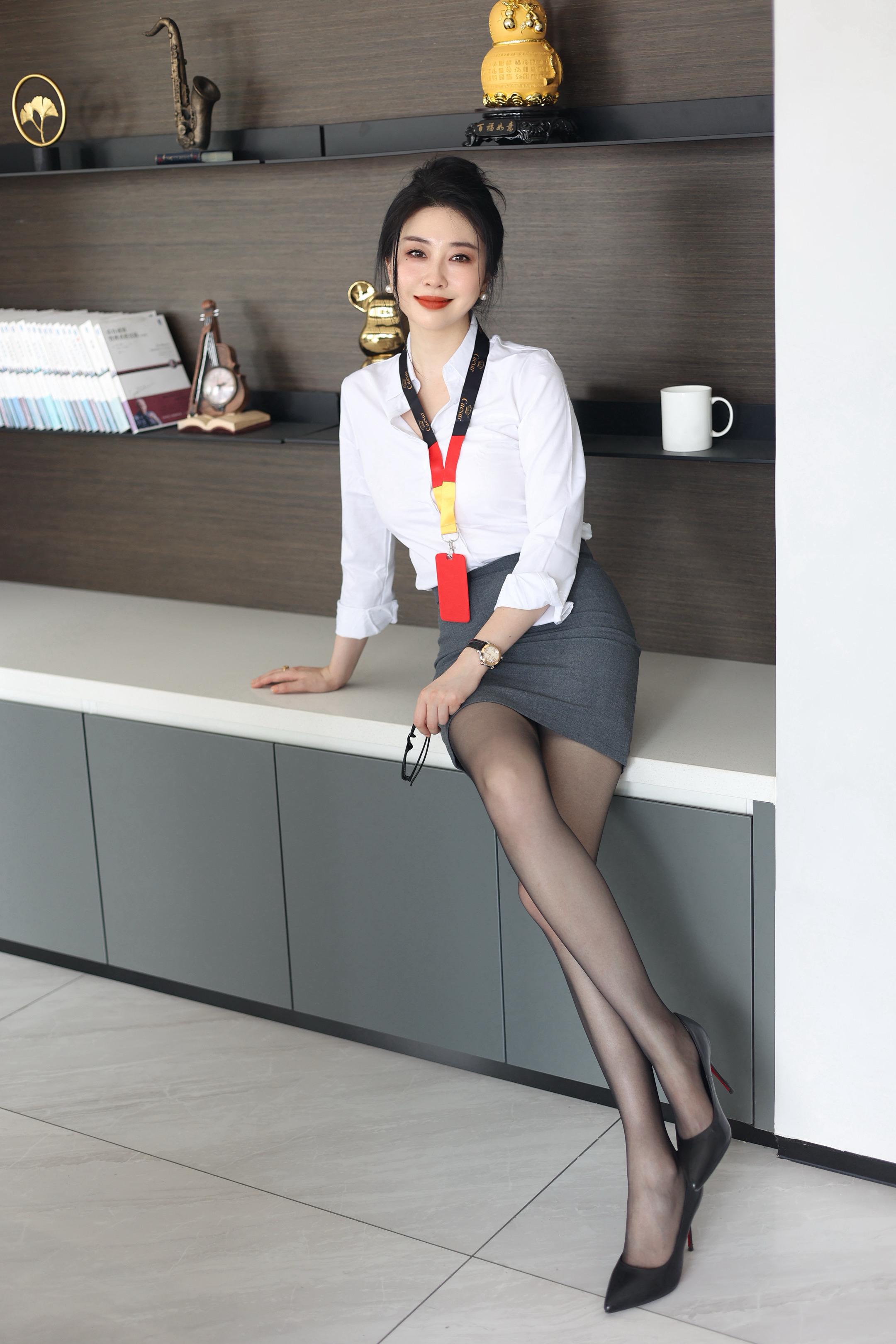 陪姐姐上班好不好。