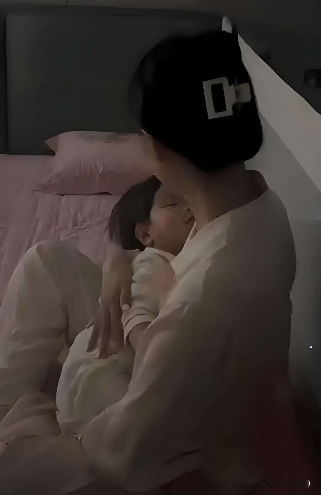 凌晨三点给孩子换完尿布，看着身边熟睡的老公，突然就懂了为什么那么多妈妈说“婚姻里