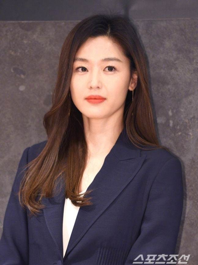 当合作人选聚焦在李炳宪和池昌旭身上时，全智贤做出选择，决定与池昌旭合作。这一结果