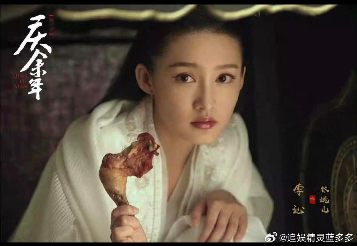 今天看李沁充满生命力的女孩气血充足的样子健康向上，明媚大气美得真实，漂漂亮亮