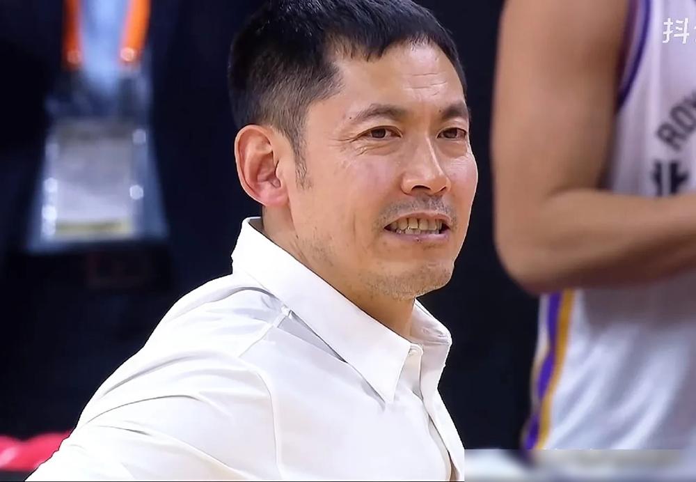 领先一个胜场，季后赛门票反而悬了。北控这最后两场客场，简直是地狱难度。你以为