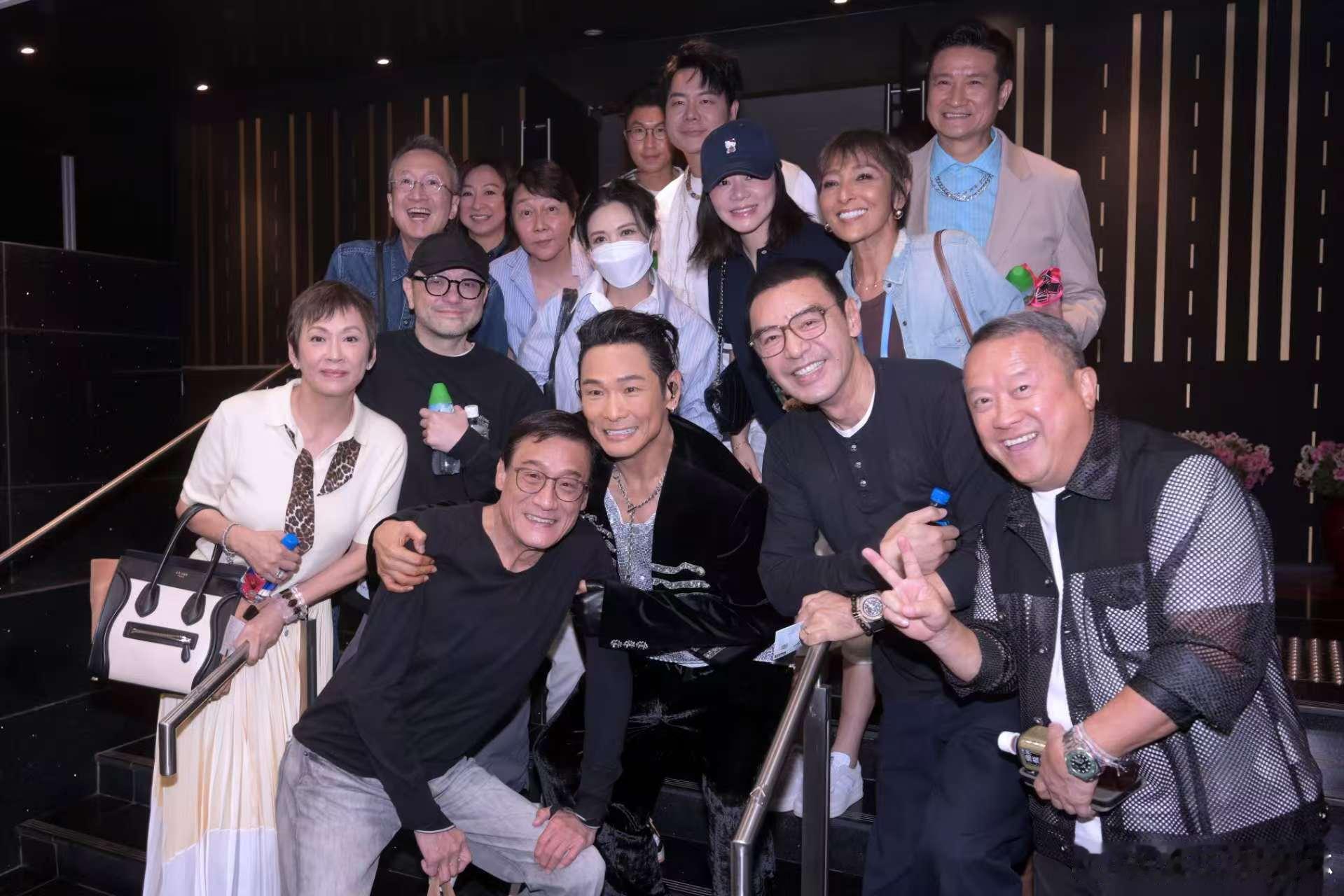 半个港圈都在杜德伟演唱会杜德伟的人脉真的要吹爆！40周年演唱会邱淑贞、吴建豪、黄