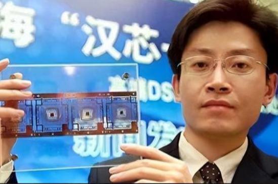 惊天大骗局！“片天才”陈进骗走了国家十几亿科研经费，跑到美国躲起来了，就他一个人