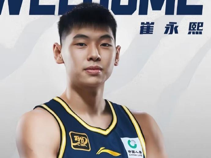 CBA最新消息：据知名篮球自媒体人付政浩谈到崔永熙的表现表示：“显然他的身体状态