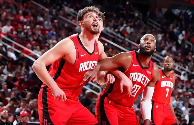 个人觉得申京在用摆烂向球队施压也许是球权问题，或者是战术问题，还有可能是需求问