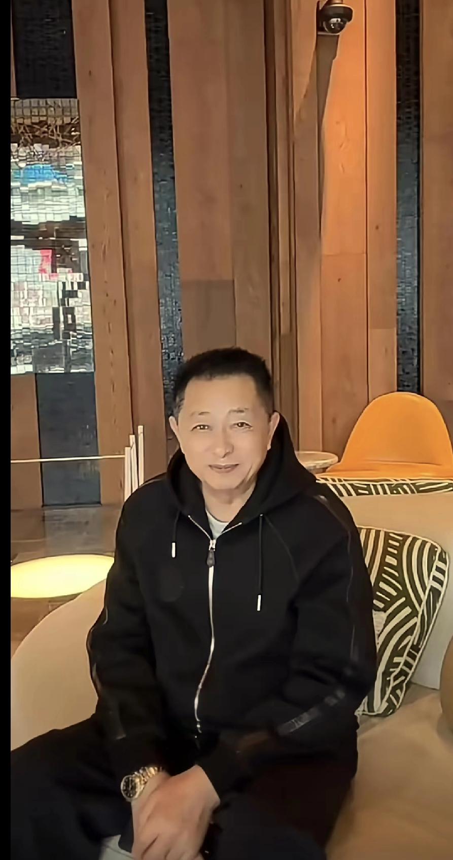 汪小菲的爸爸，兰姐天天念叨的汪大爷，温文尔雅脾气挺好的一位老先生。兰姐跟他离婚