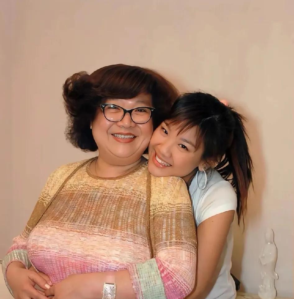 沈殿霞临终托财，给全天下的妈妈们上了一节课。2008年沈殿霞病逝，留下了包括中