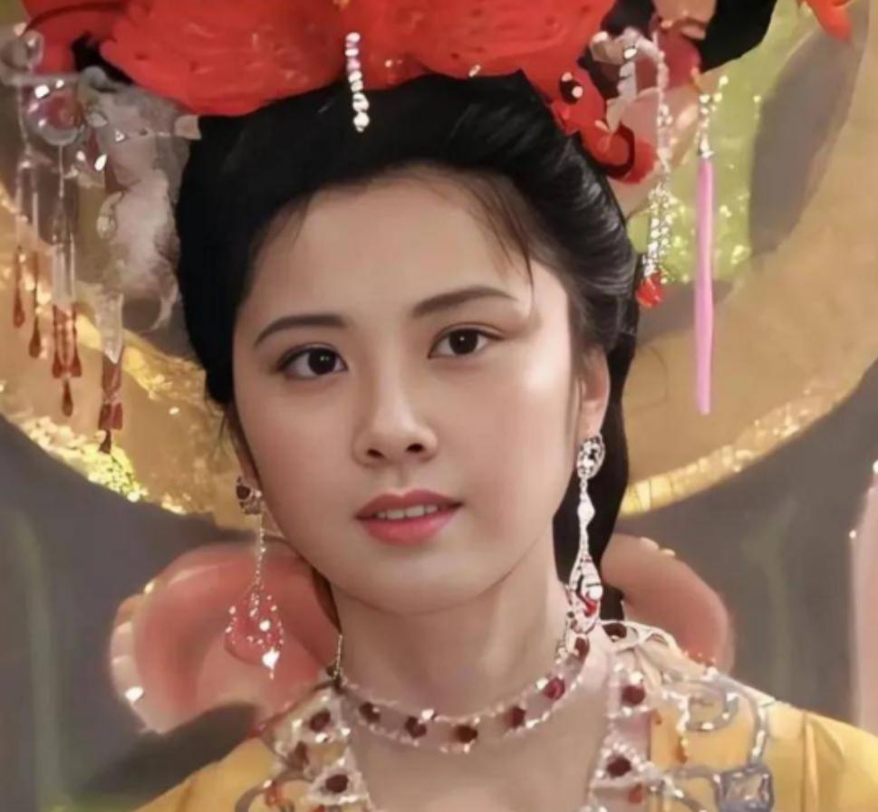 杨洁导演差点犯下中国电视史上最大的错误，她把女儿国国王的剧本递给了一个刚演完白骨