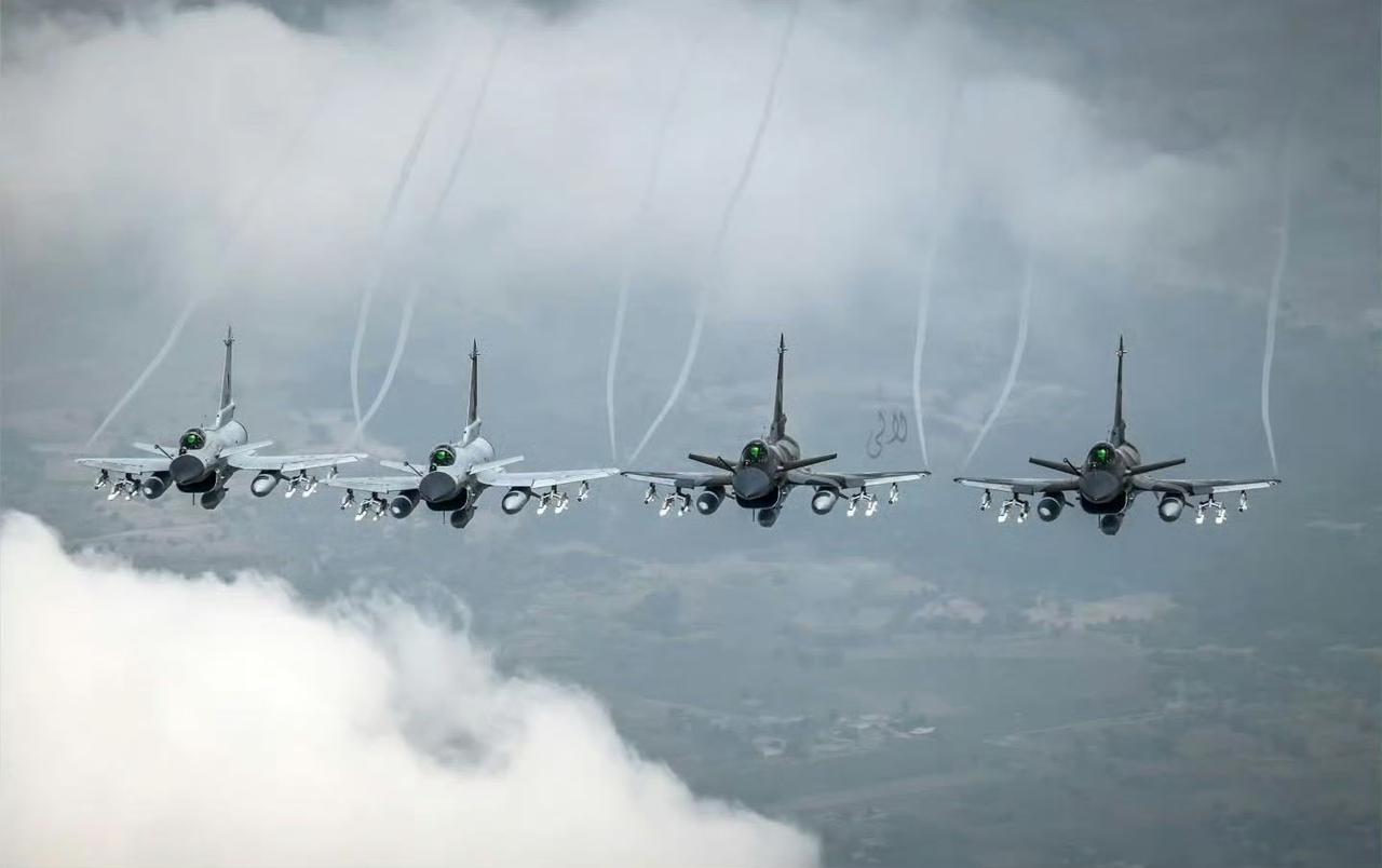 巴基斯坦空军奉献了一张歼-10CE四机编队好图