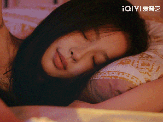 所有的越界都是双方默许的共谋姜暮靳朝之间的亲密触碰真的很戳人之外的好嗑，肚子痛时