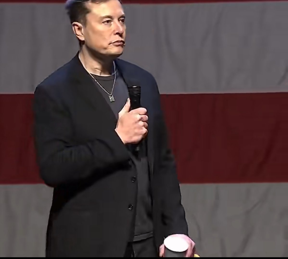 爱泼斯坦案如此惨无人道，对美国权贵富豪们丝毫没有影响。先干后杀然后烤了吃如此没人