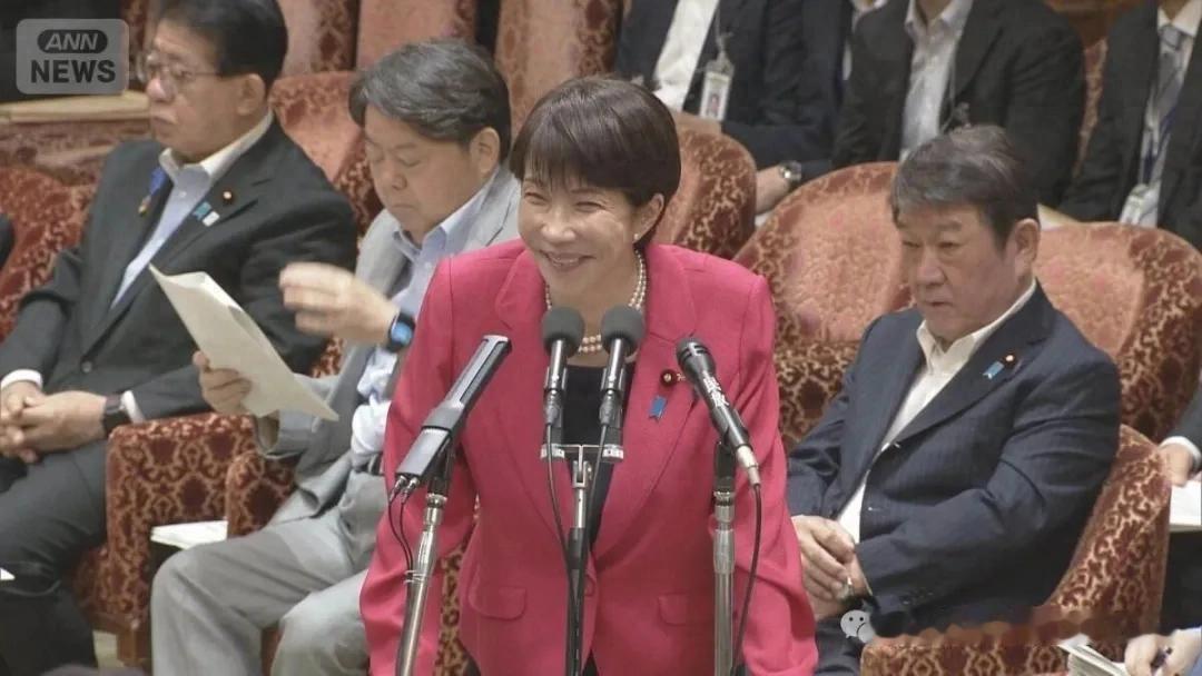 日本在野党当着议员的面质问高市早苗“支持率跌成这样你知道为啥不”，没想到高市早苗